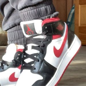 Air Jordan 1 Mid “Black Gym Red”